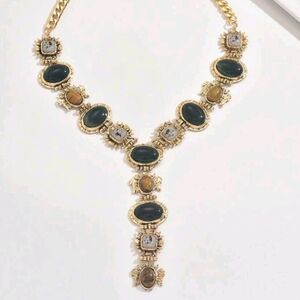 BRAND NEW ** Elegant Gold  and Green Statement Necklace